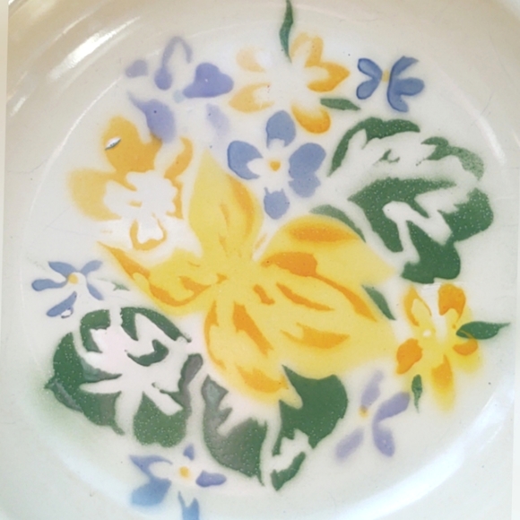 April Cornell vintage enamel metal bowls Set of 2 - Picture 6 of 7